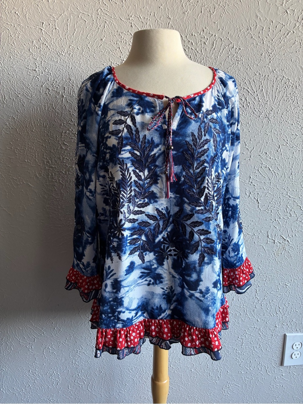 John Mark Boho Embroidered
Tunic Top Women's Large Blue
Tie Dye Ruffle Peasant